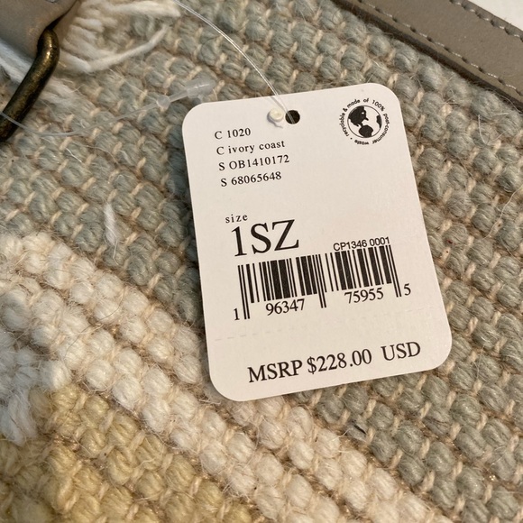 SOLD - ⭐️ HOST PICK!⭐️ Free People Weekender Getaway Tote in shade Ivory Coast - Picture 7 of 10